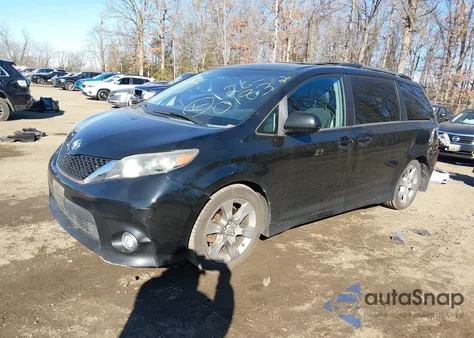 2012 Toyota Sienna Se 8 Passenger z USA, uszkodzony, nr VIN 5TDXK3DC2CS261310